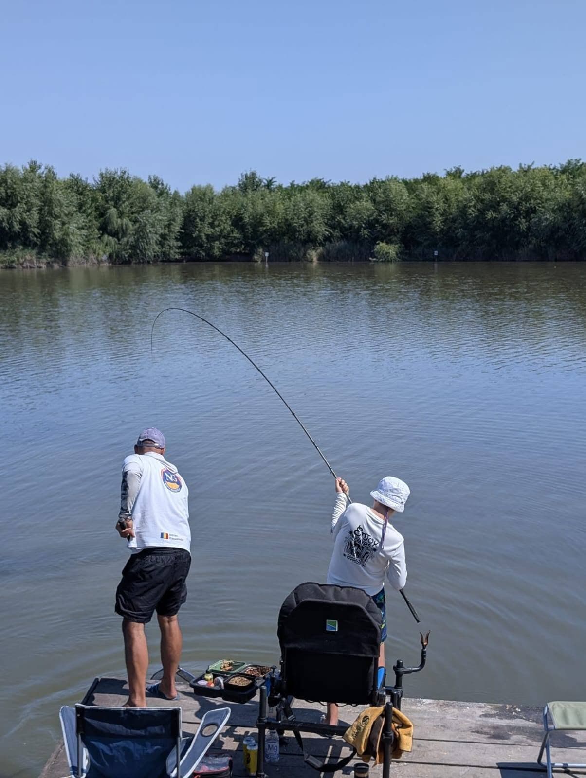 Aventura la pescuit pentru bunic si nepot - 1
